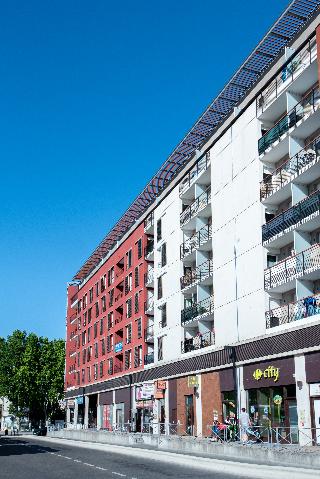 Zenitude Hotel-Residences Nimes Centre Gard France thumbnail