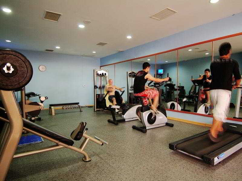 Sports and Entertainment
Sports and Entertainment
di Sailor's Beach Club