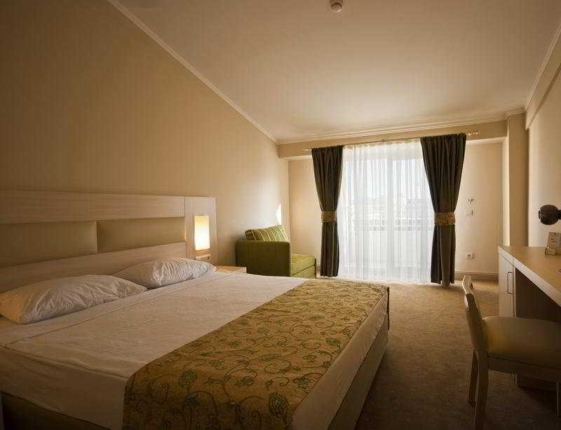 Room
Room
di Novia White Lilyum