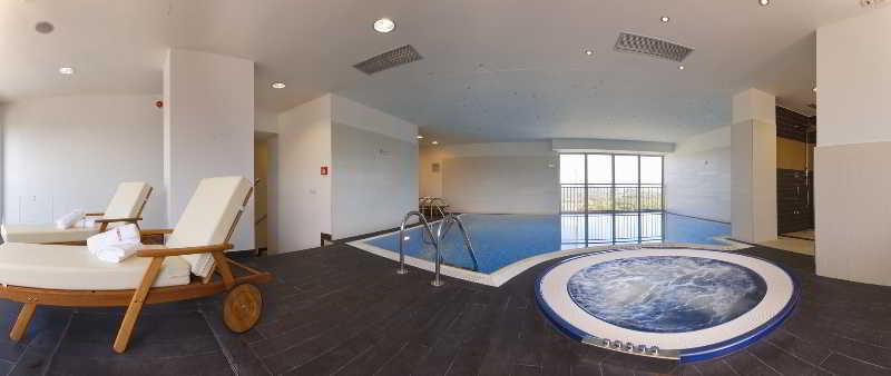 Pool
Pool
di Katarina Dugopolje