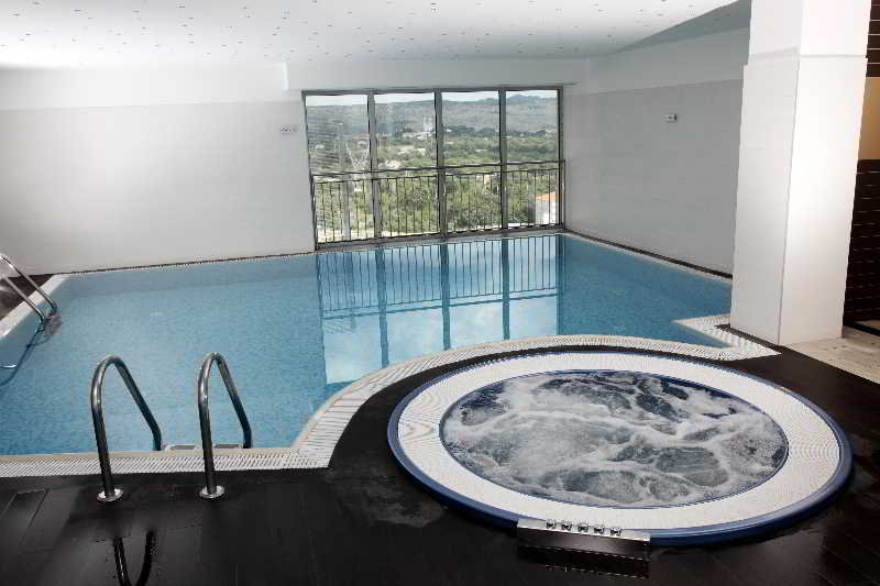 Pool
Pool
di Katarina Dugopolje