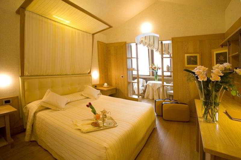 Room
Room
di Club Hotel Spinale