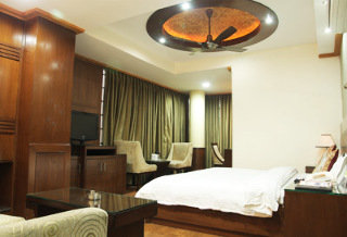 Room
Room
di Chirag Residency