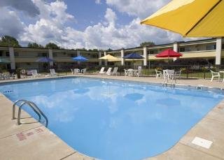 Pool
 di Quality Inn & Suites Conference Center