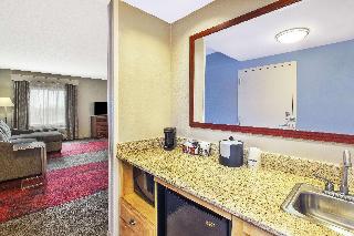 Hampton Inn & Suites Madison West