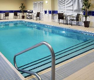 Pool
 di Hampton Inn by Hilton North Bay
