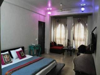 Room
Room
di Jyoti Mahal