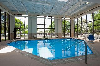 Pool
 di Hampton Inn Ann Arbor-North