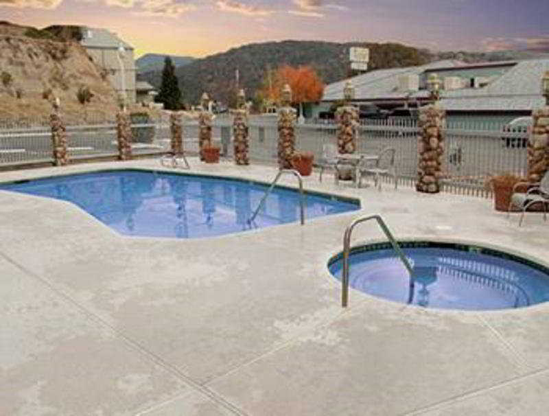 Pool
 di Yosemite Southgate Hotel & Suites