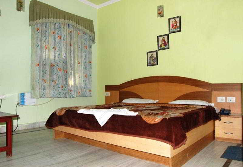 Room
Room
di Ambica Deluxe