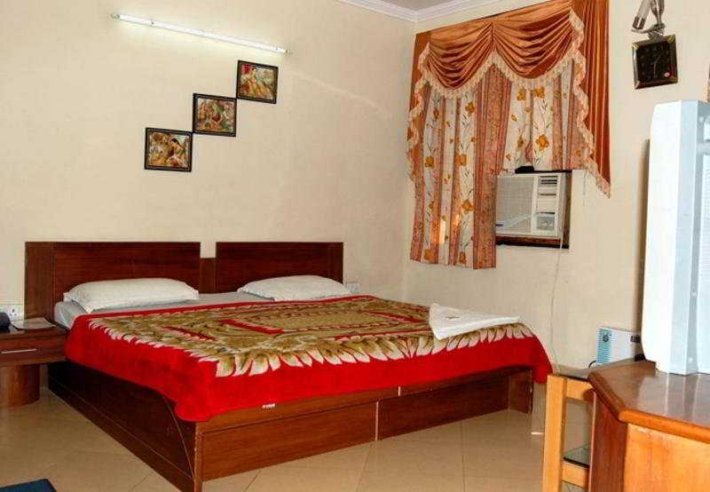 Room
Room
di Ambica Deluxe