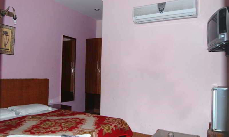 Room
Room
di Ambica Deluxe