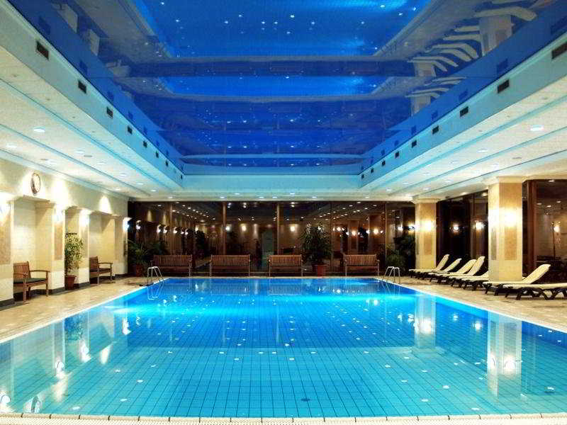 Pool
 di Danubius Zrt Health Spa Resort Margitsziget