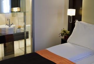Room
Room
di The Levante Parliament - A Design Hotel