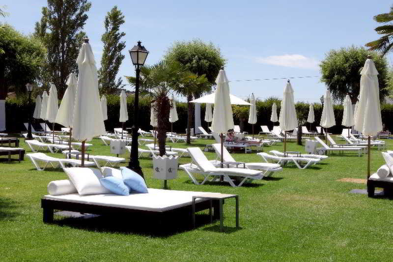 Sports and Entertainment
Sports and Entertainment
di Conde Rodrigo II