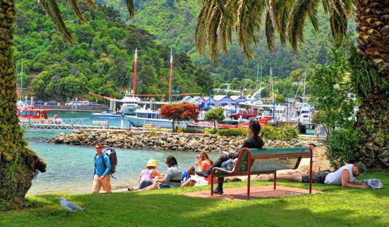 Sports and Entertainment
Sports and Entertainment
di Aldan Lodge Motel