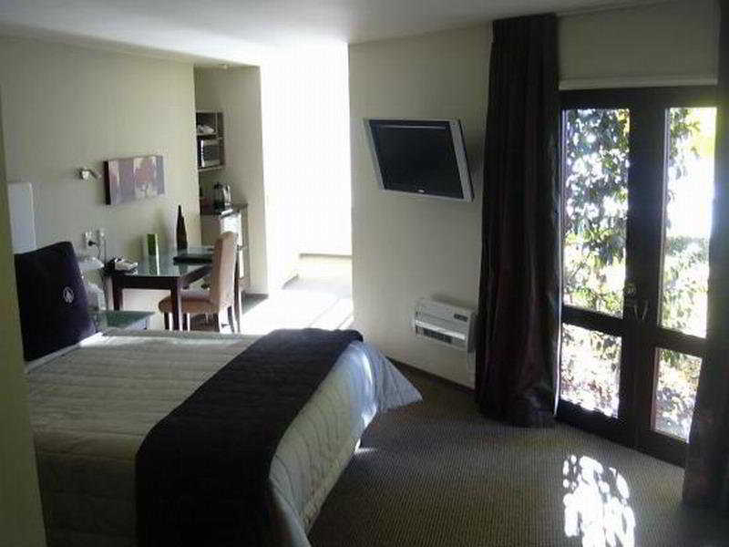 Room
Room
di Chateau Marlborough