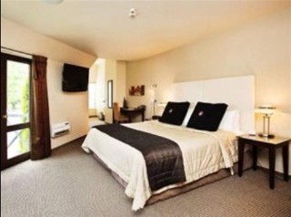 Room
Room
di Chateau Marlborough