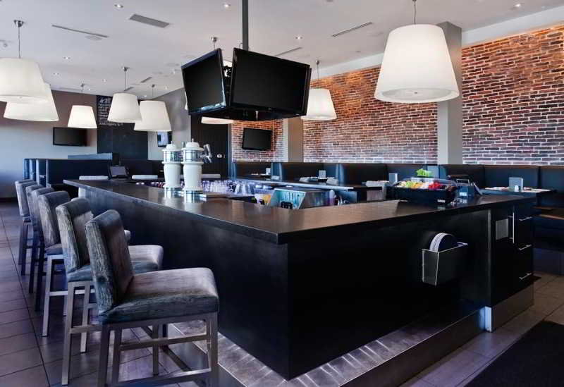 Bar
 di Sandman Signature Hotel & Resorts Prince George