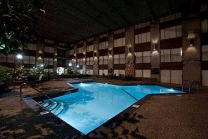 Pool
 di Sandman Signature Hotel & Resorts Edmonton South
