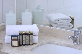 Sports and Entertainment
Sports and Entertainment
di Bonaparte