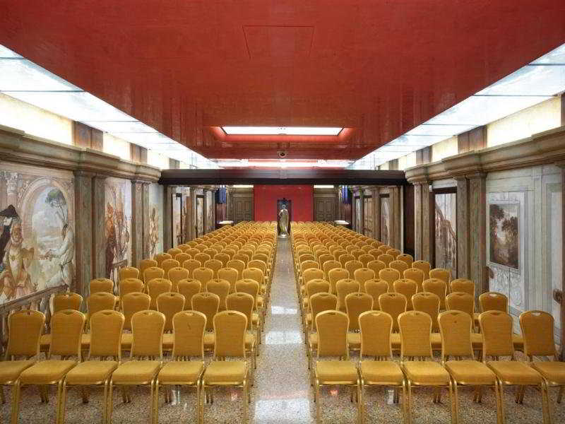 Conferences
Conferences
di Relais Castello Bevilacqua