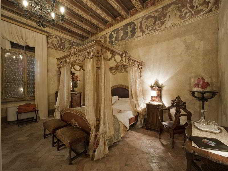 Room
Room
di Relais Castello Bevilacqua
