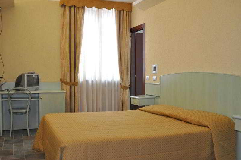 Room
Room
di Astoria