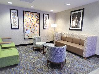 Lobby
 di Holiday Inn Express & Suites Largo Central Park