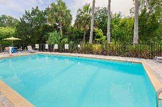 Pool
 di Holiday Inn Express & Suites Largo Central Park