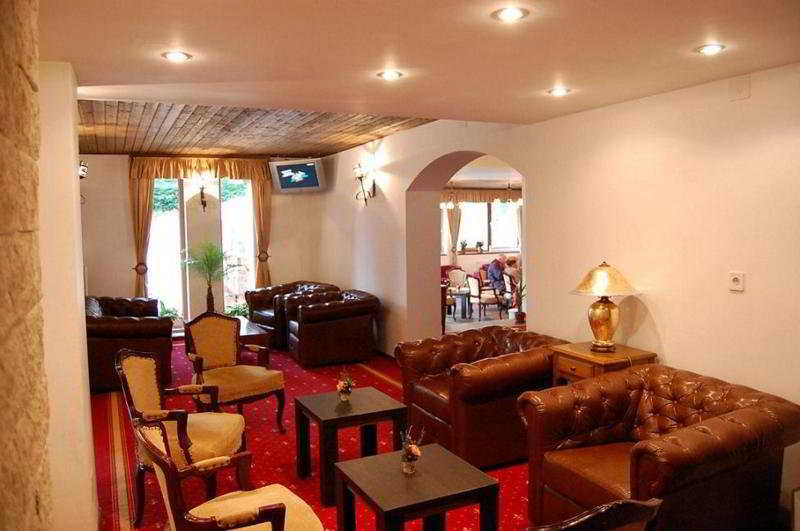 Lobby
Lobby
di Rina Tirol