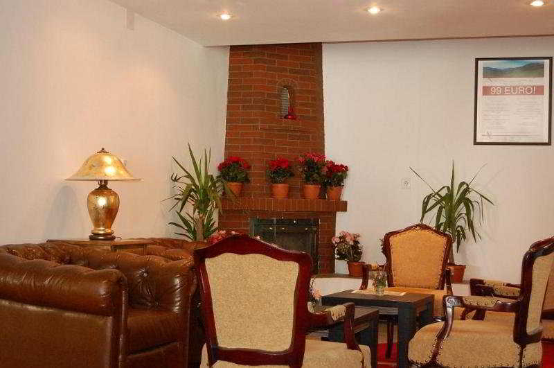 Lobby
Lobby
di Rina Tirol