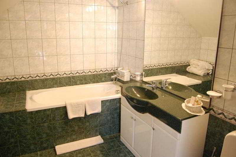 Room
Room
di Rina Tirol