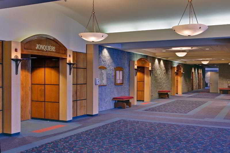 Sports and Entertainment
Sports and Entertainment
di Holiday Inn Saguenay-Convention Center