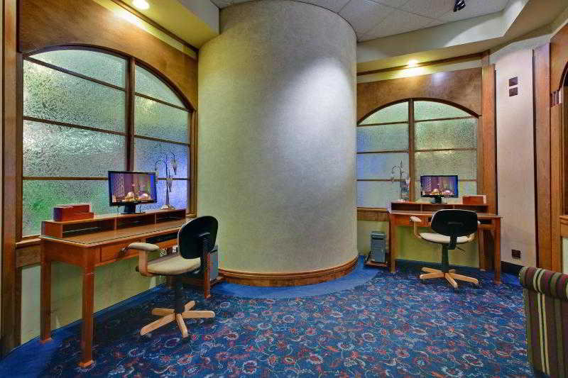 Sports and Entertainment
Sports and Entertainment
di Holiday Inn Saguenay-Convention Center