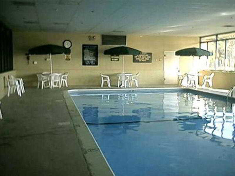 Pool
 di Ramada East Hartford