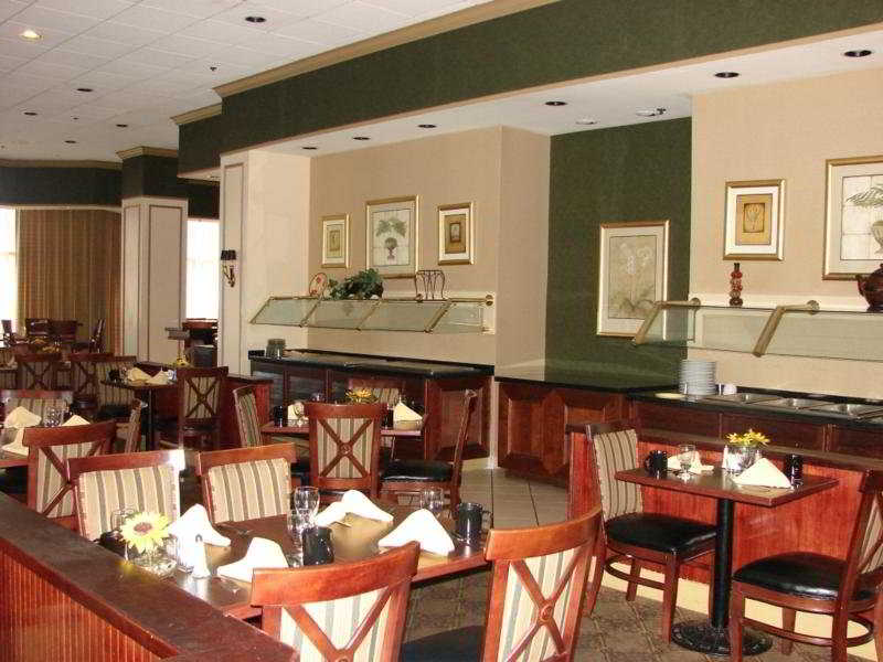 Restaurant
 di Holiday Inn Select Memphis East