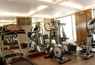 Sports and Entertainment
Sports and Entertainment
di The Metropole Hotel