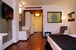 Room
Room
di The Metropole Hotel