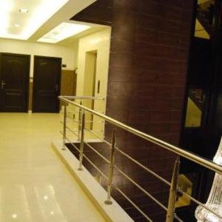 Lobby
Lobby
di Walnut Castle