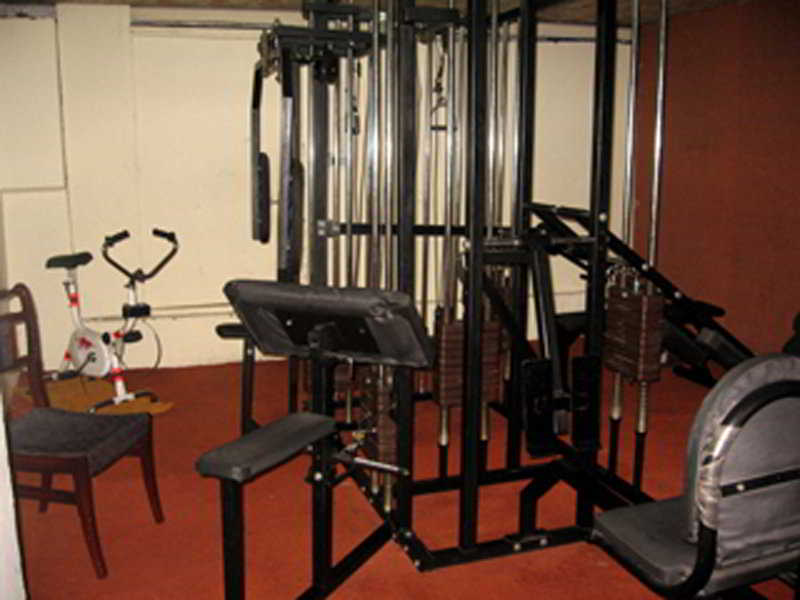 Sports and Entertainment
Sports and Entertainment
di Snowcrest Manor