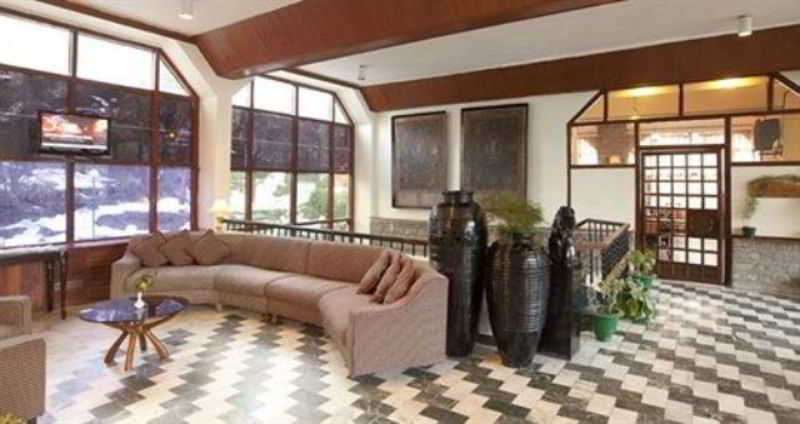 Lobby
Lobby
di Snowcrest Manor