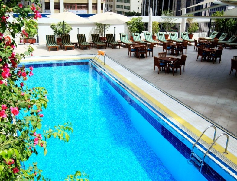 Pool
 di Mercure Centre Hotel Abu Dhabi  