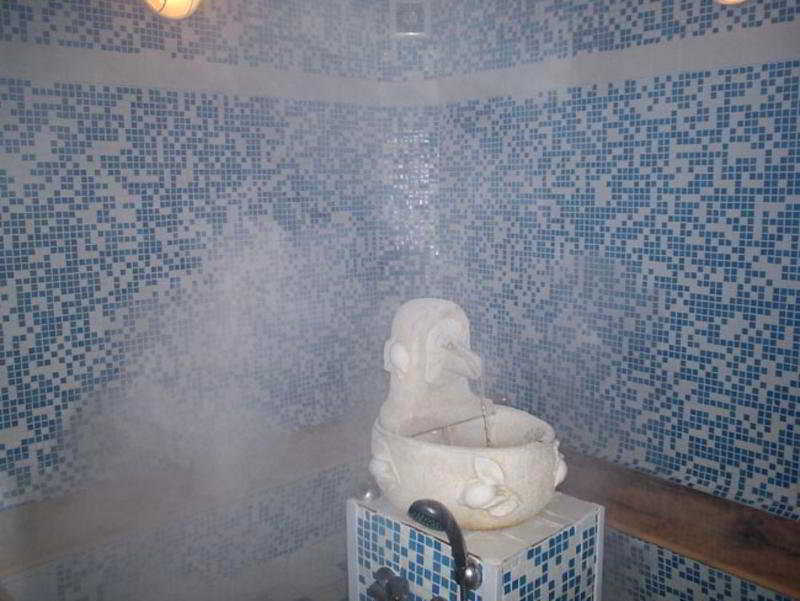 Sports and Entertainment
Sports and Entertainment
di Prince Residence