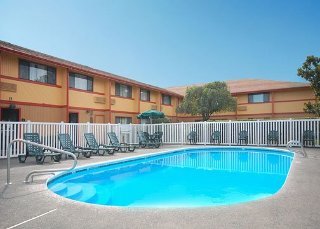Pool
 di Quality Inn and Suites