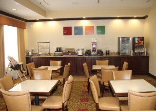 Restaurant
 di Comfort Inn & Suites Maingate South