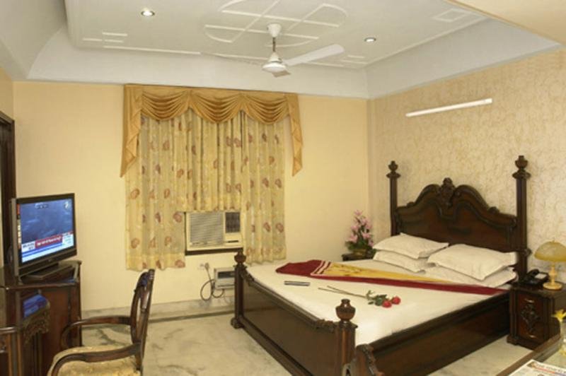 Room
Room
di Golden Deluxe