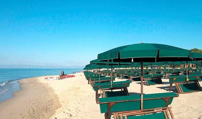 Beach
Beach
di Marina Del Marchese Beach Resort