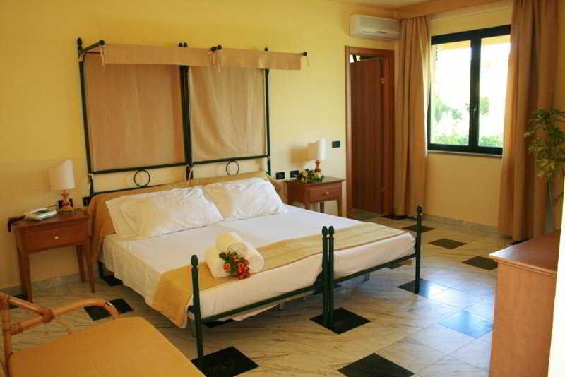Room
Room
di Marina Del Marchese Beach Resort