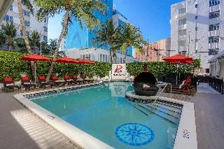 Pool
 di Red South Beach Hotel